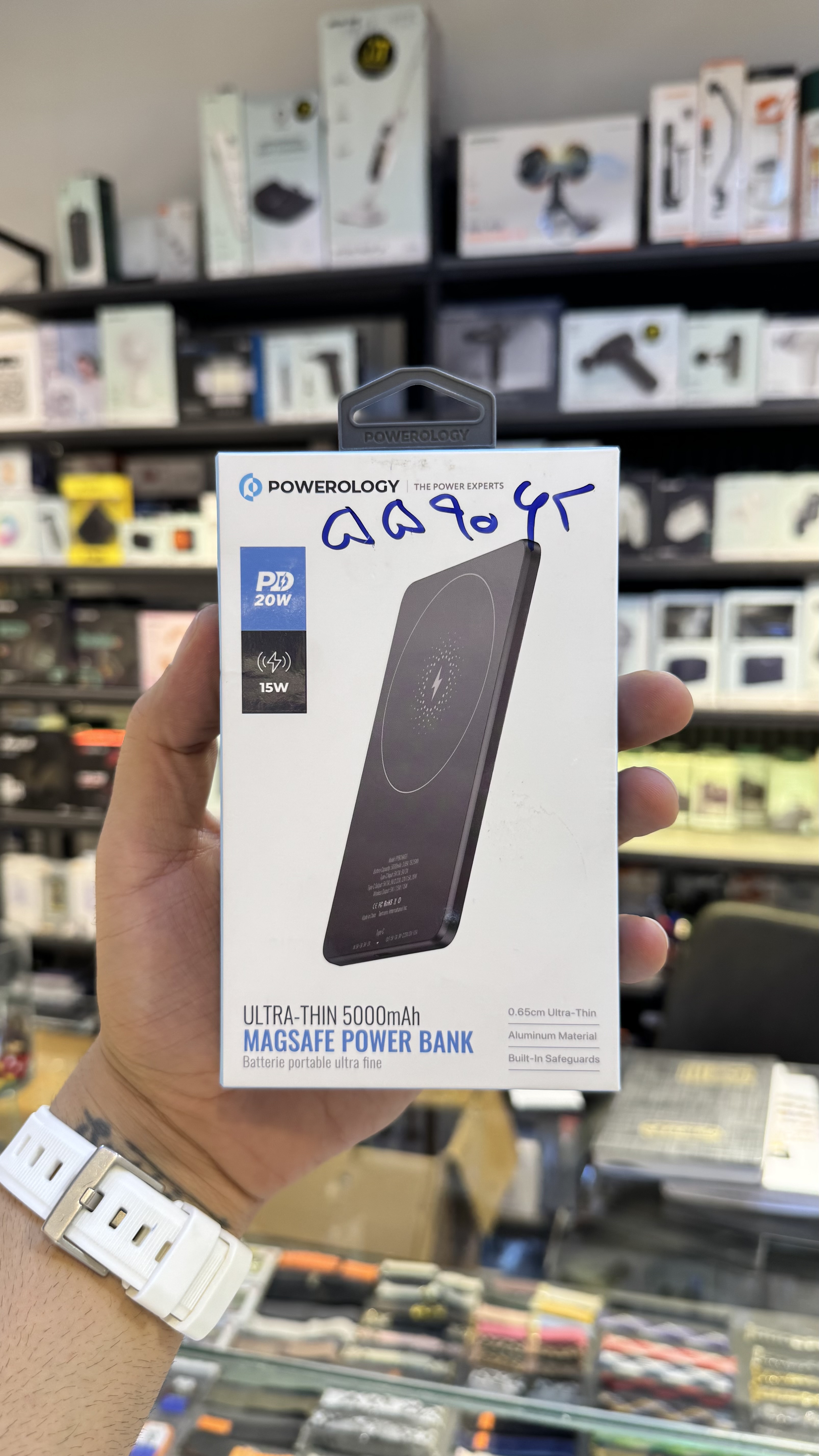 پاور بانک پاورولوجی Ultra-Thin با ظرفیت 5000 میلیآمپر ساعت و امکان شارژ بیسیم رنگ مشکی